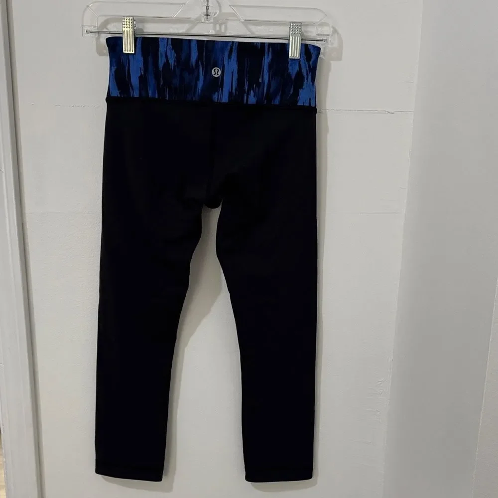 Lululemon Athletica Black and Blue Leggings. Capri Size 4